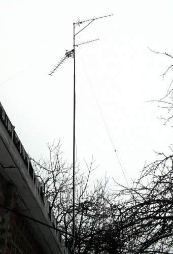 Уличная широкополосная телевизионная антенна